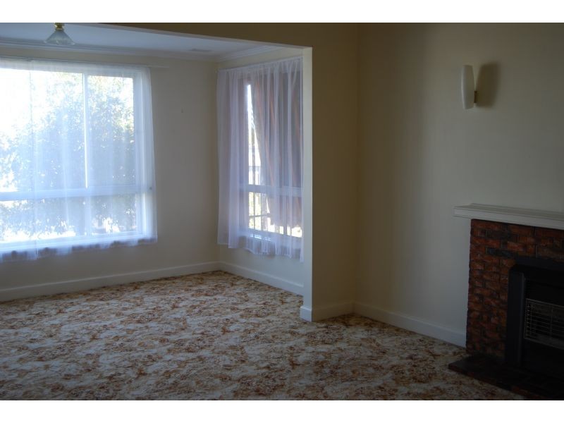 25 Bayview Avenue, Inverloch VIC 3996