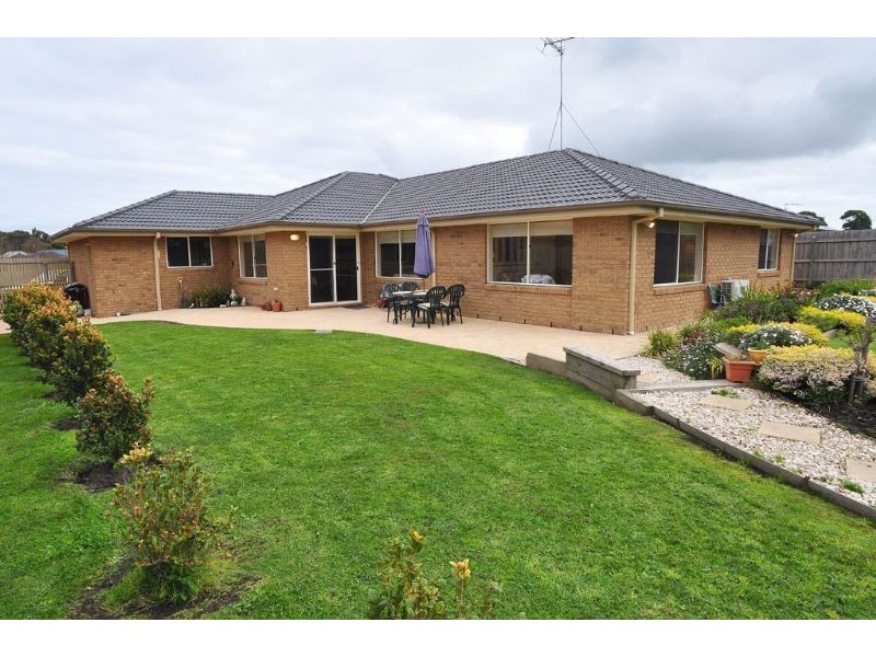 8 Claire Court, Inverloch VIC 3996