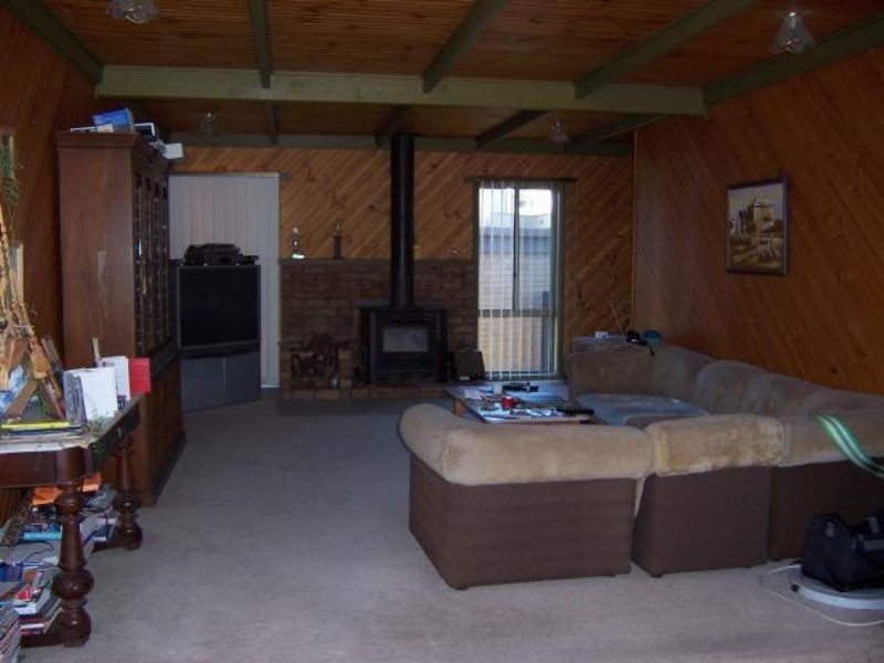3 Holt Crt, Inverloch VIC 3996