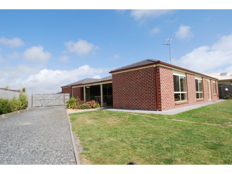 15 Stanley Crt, Inverloch VIC 3996