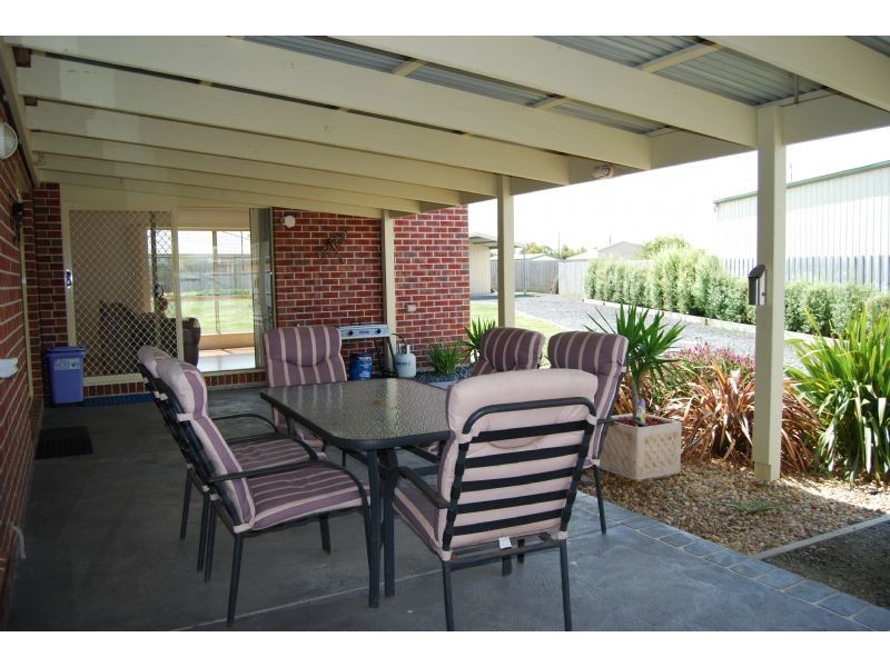 15 Stanley Crt, Inverloch VIC 3996