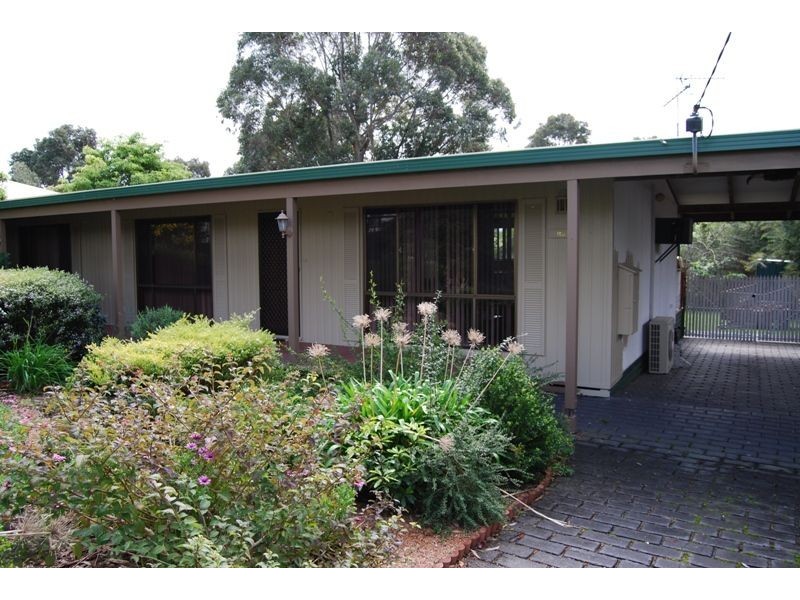 25 Gordon Avenue, Inverloch VIC 3996