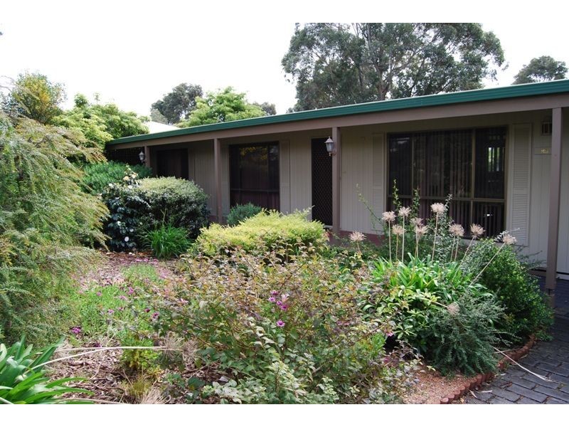 25 Gordon Avenue, Inverloch VIC 3996