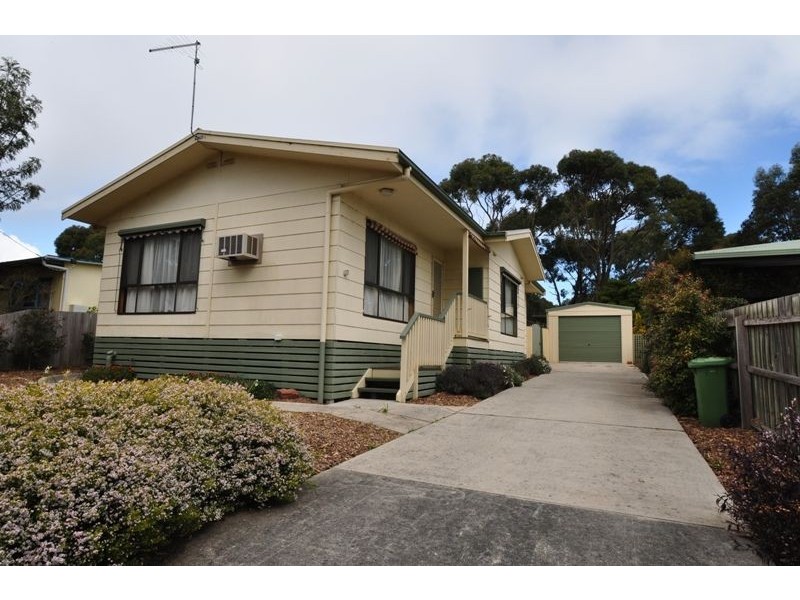 16 Hamilton St, Inverloch VIC 3996