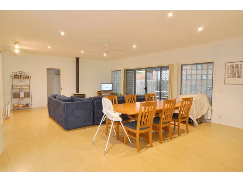 8 Naiomi Court, Inverloch VIC 3996