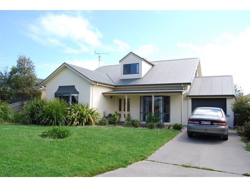 25 Ullathornes Rd, Inverloch VIC 3996