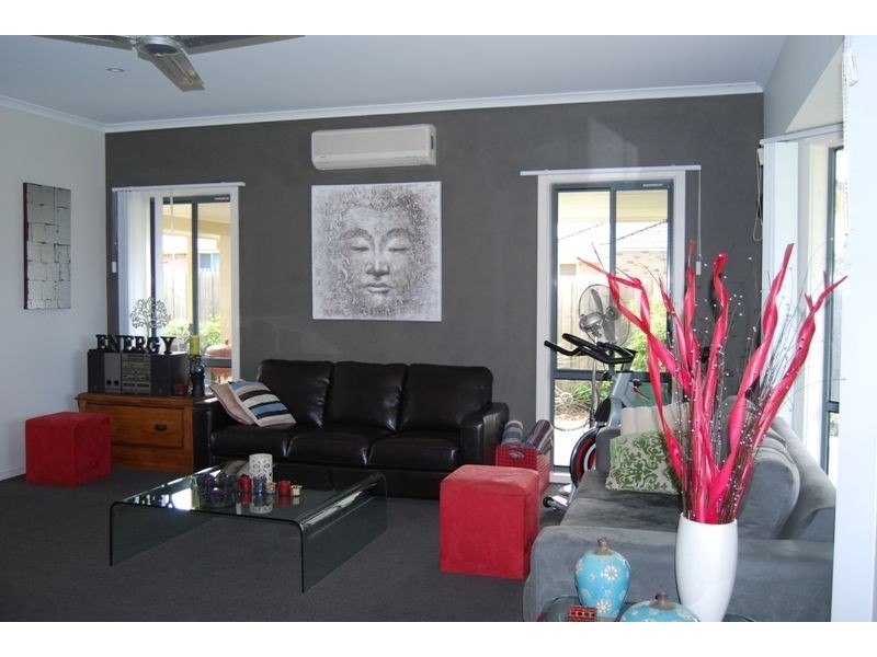 25 Ullathornes Rd, Inverloch VIC 3996