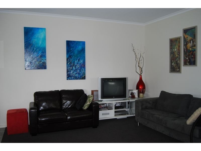 25 Ullathornes Rd, Inverloch VIC 3996