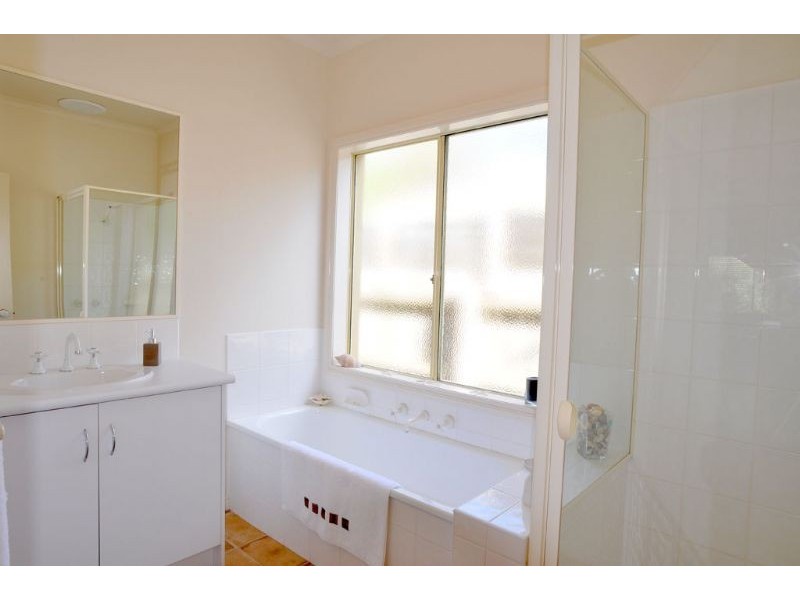 7 Bunurong Crt, Inverloch VIC 3996