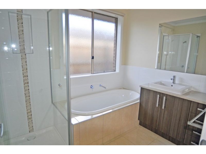 9 Queenscliff Drv, Inverloch VIC 3996