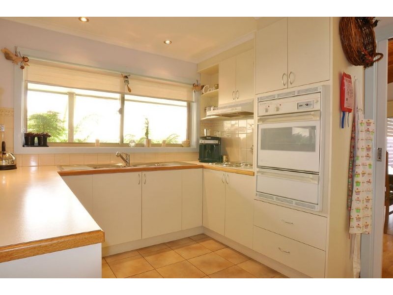 10 Leicester Square, Inverloch VIC 3996