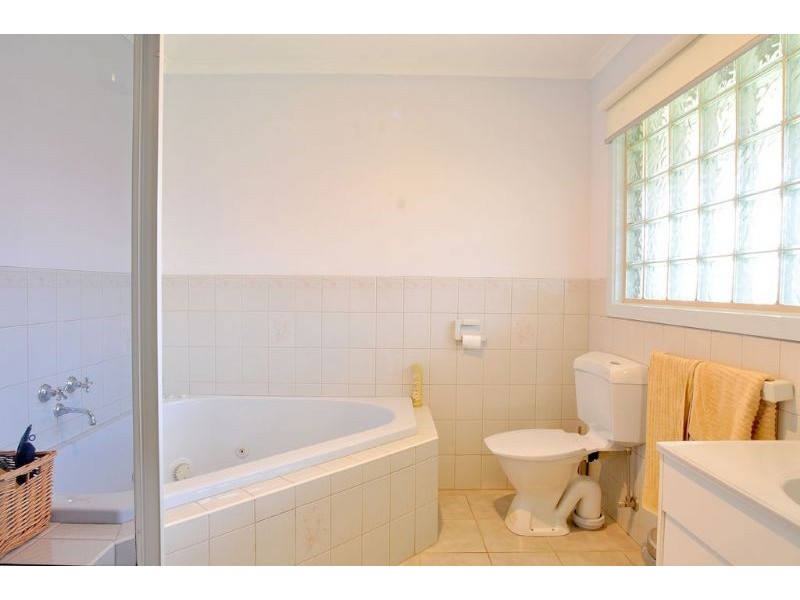 10 Leicester Square, Inverloch VIC 3996