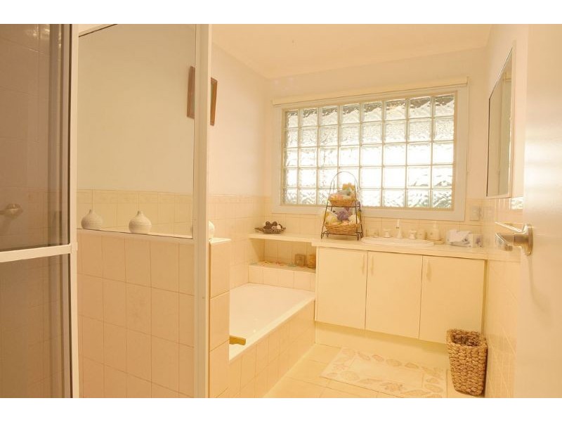 10 Leicester Square, Inverloch VIC 3996