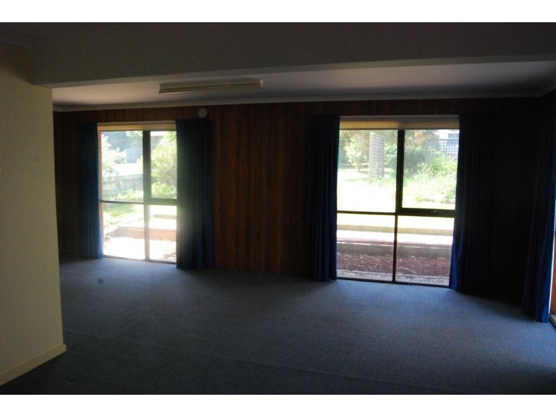 10 Bruce Street, Inverloch VIC 3996