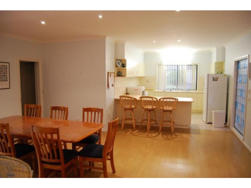 8 Naiomi  Court, Inverloch VIC 3996