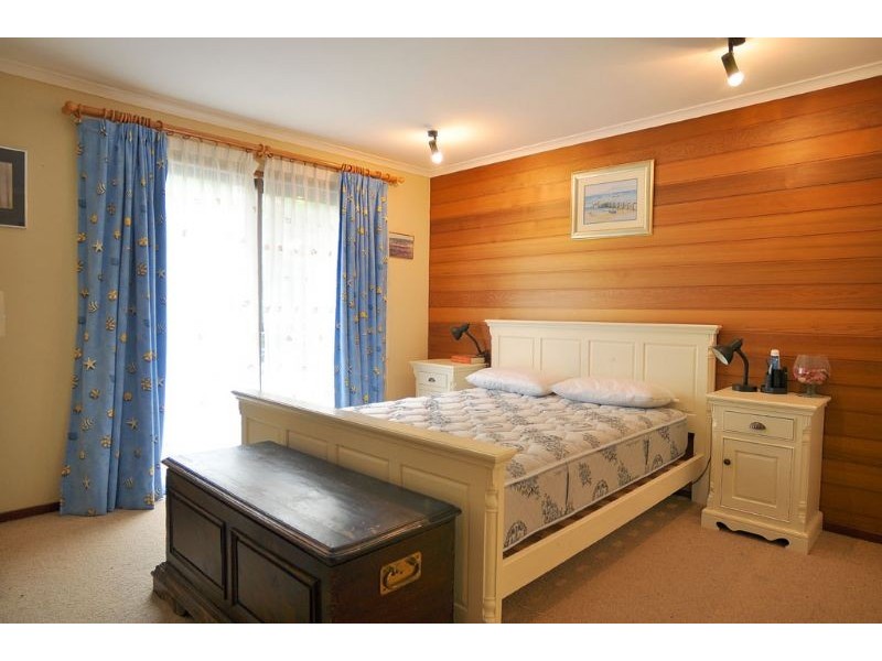 16 Overlook Drv, Inverloch VIC 3996