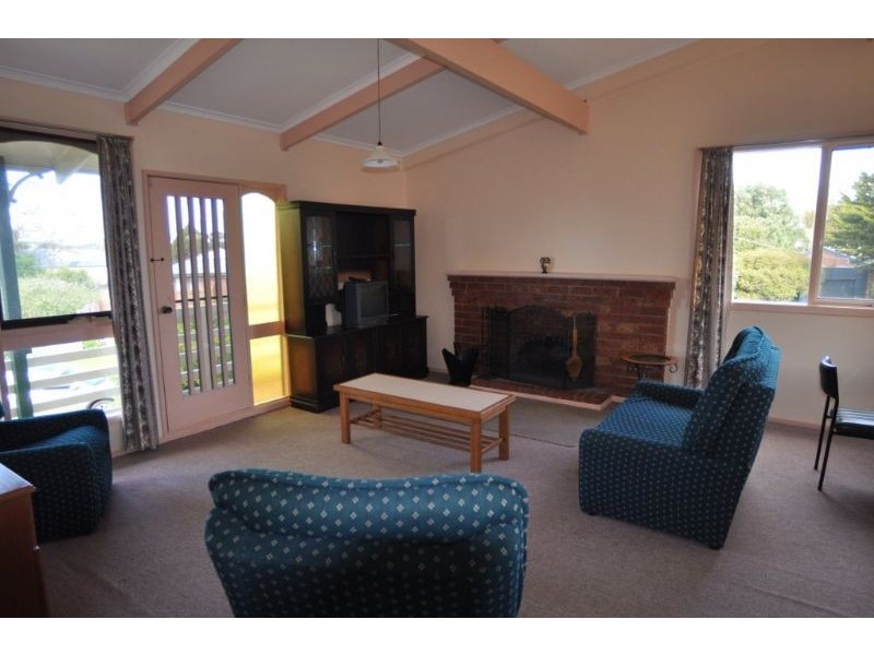 6 USHER CRT, Inverloch VIC 3996