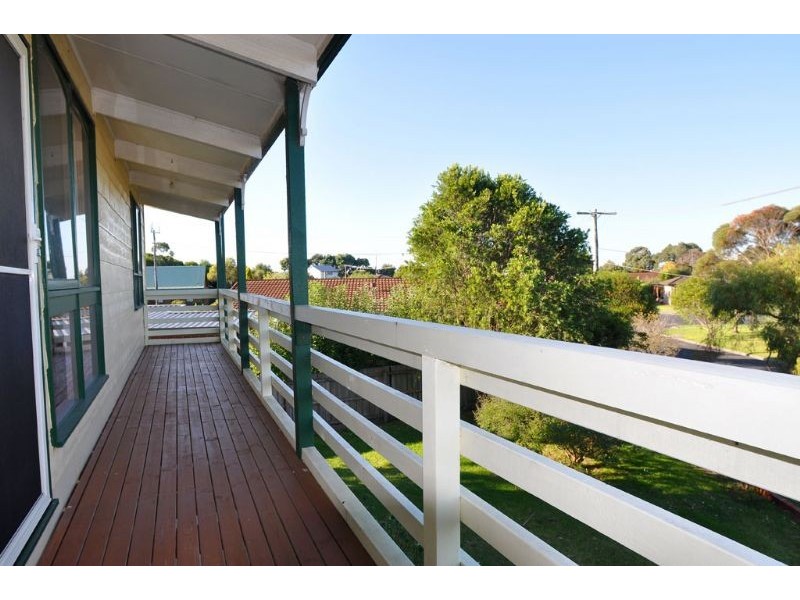 6 USHER CRT, Inverloch VIC 3996