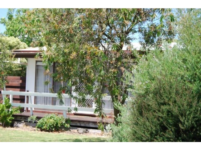 12 Bayview Avenue, Inverloch VIC 3996