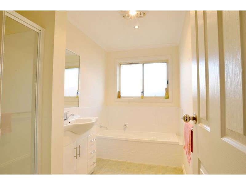 4/2-4 Powlett St, Inverloch VIC 3996