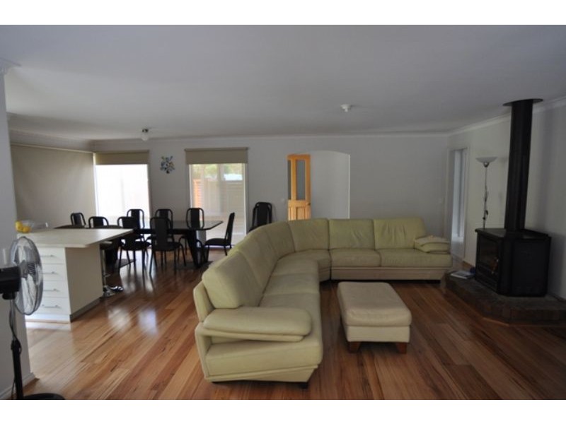 11 Streeton Court, Inverloch VIC 3996