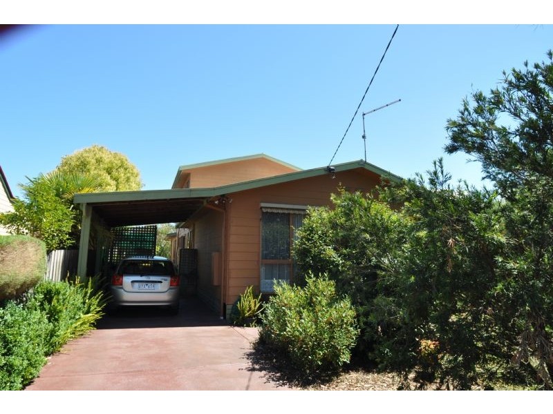 6 Alwyn Crt, Inverloch VIC 3996