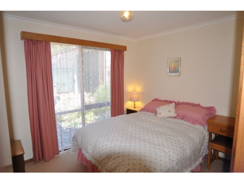 6 Alwyn Crt, Inverloch VIC 3996