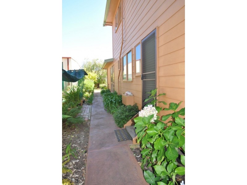 6 Alwyn Crt, Inverloch VIC 3996
