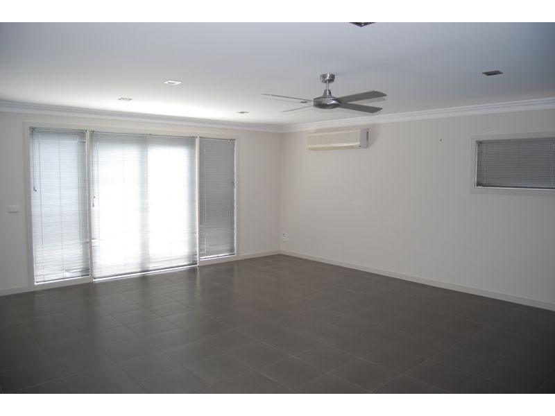 2/16 Heather Grove, Inverloch VIC 3996