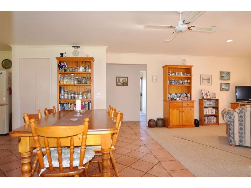 4 Chelsea Square, Inverloch VIC 3996