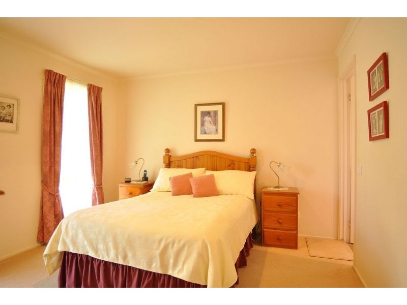 4 Chelsea Square, Inverloch VIC 3996