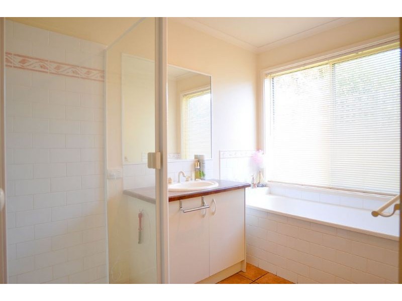 4 Chelsea Square, Inverloch VIC 3996