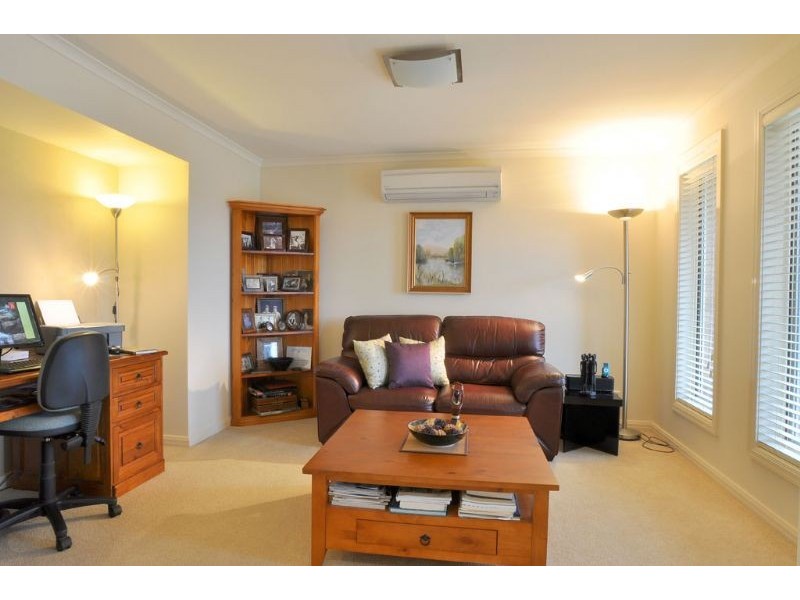 8 Claire Crt, Inverloch VIC 3996