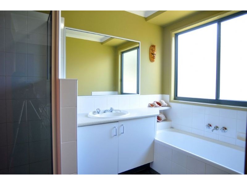 27a Kenneth St, Inverloch VIC 3996