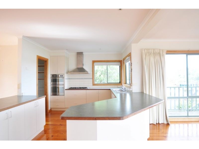 8a Beilby Avenue, Inverloch VIC 3996