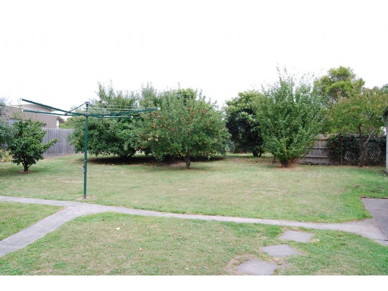 18 The Crescent, Inverloch VIC 3996