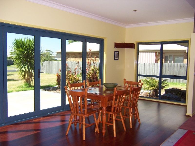 6 Evan Place, Inverloch VIC 3996