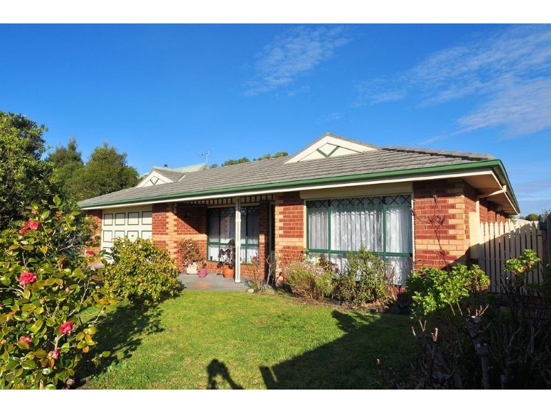 2 Heather Grv, Inverloch VIC 3996