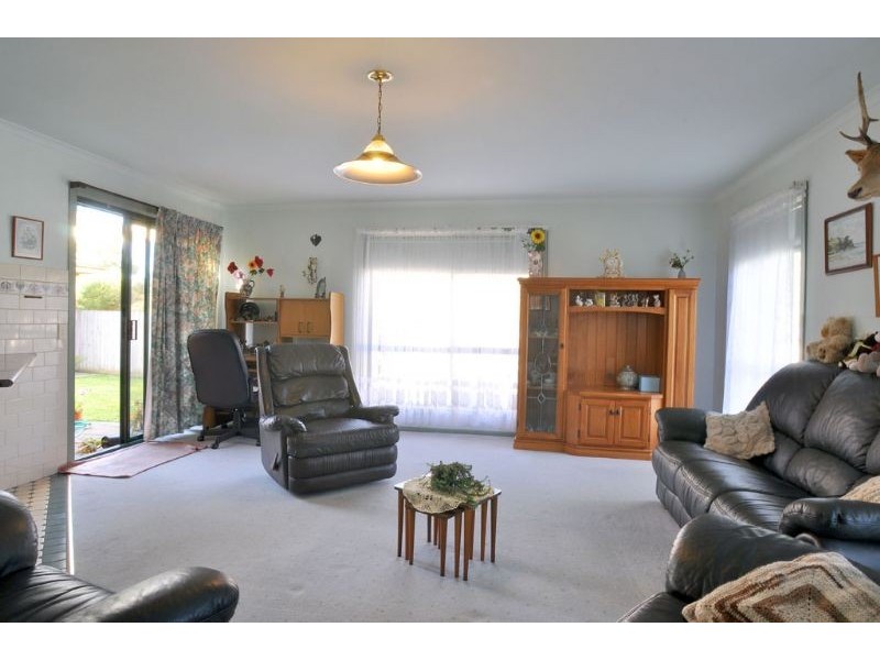 2 Heather Grv, Inverloch VIC 3996