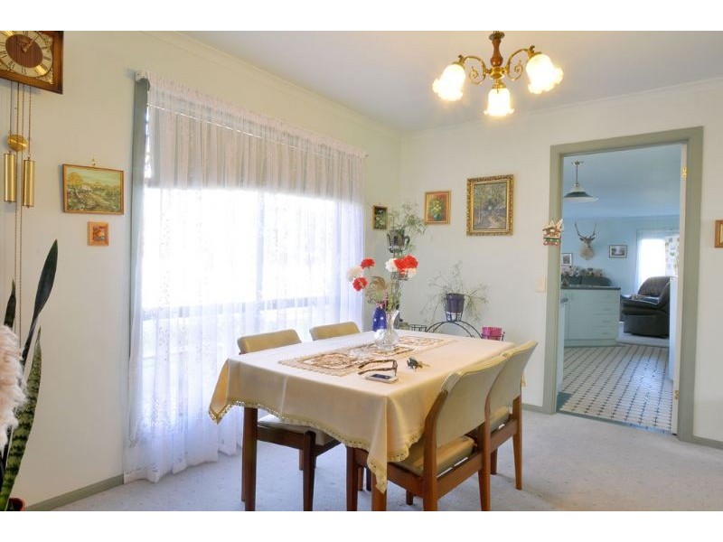 2 Heather Grv, Inverloch VIC 3996