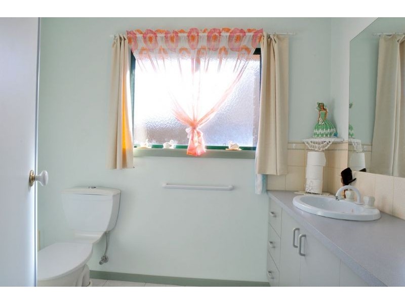 2 Heather Grv, Inverloch VIC 3996