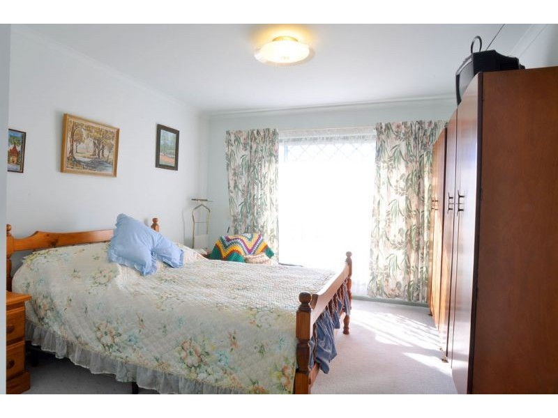 2 Heather Grv, Inverloch VIC 3996