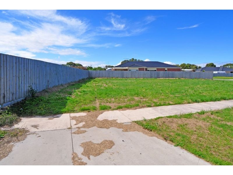 16 Diane Place, Inverloch VIC 3996