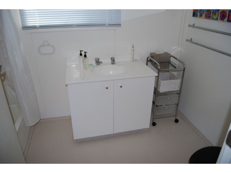 39 Beilby Ave, Inverloch VIC 3996