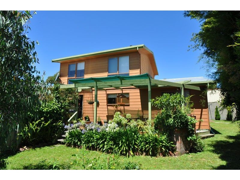 6 Alwyn Crt, Inverloch VIC 3996