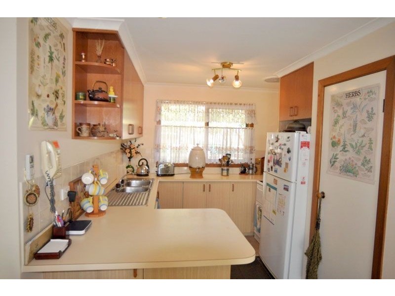 6 Alwyn Crt, Inverloch VIC 3996