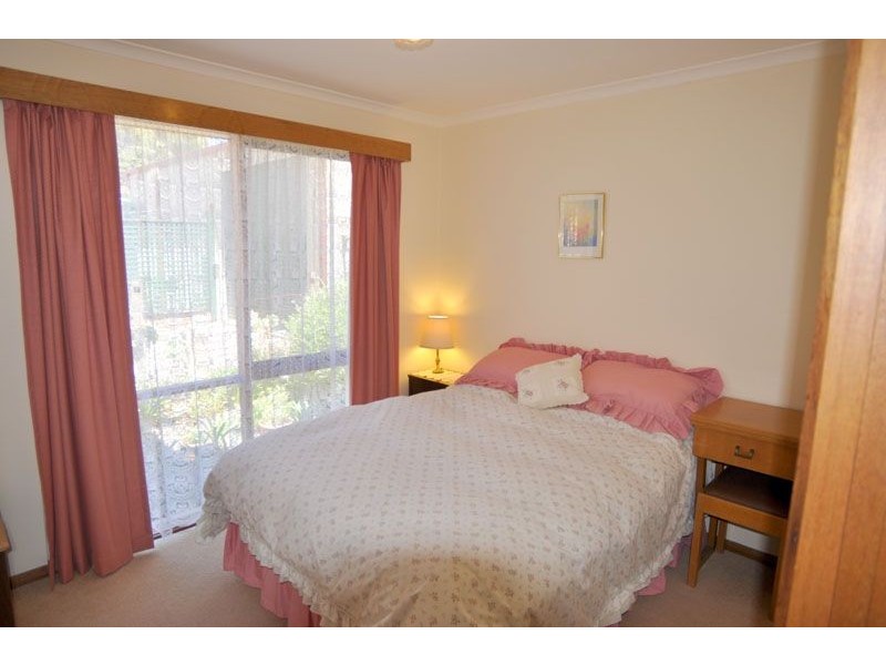 6 Alwyn Crt, Inverloch VIC 3996