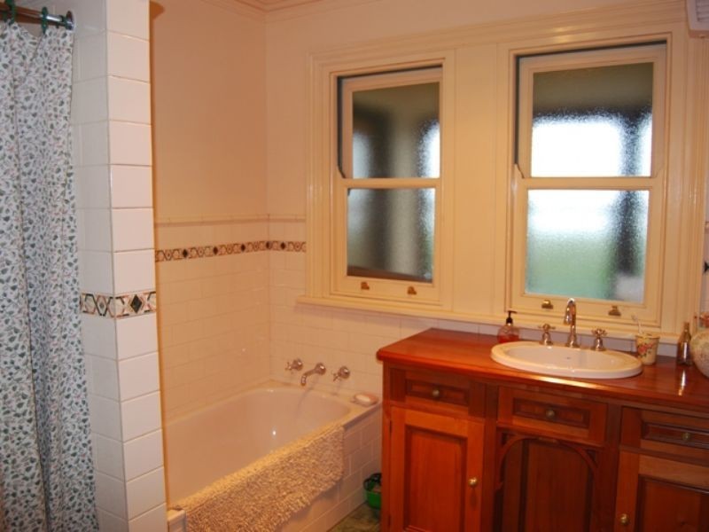 240 Lomagnos Rd, Outtrim VIC 3951