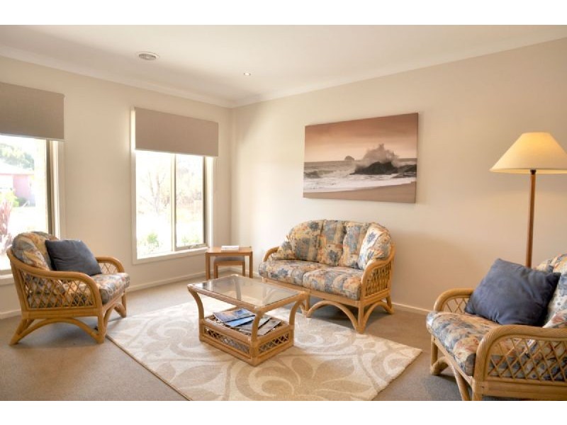 18 Outrigger Drive, Inverloch VIC 3996