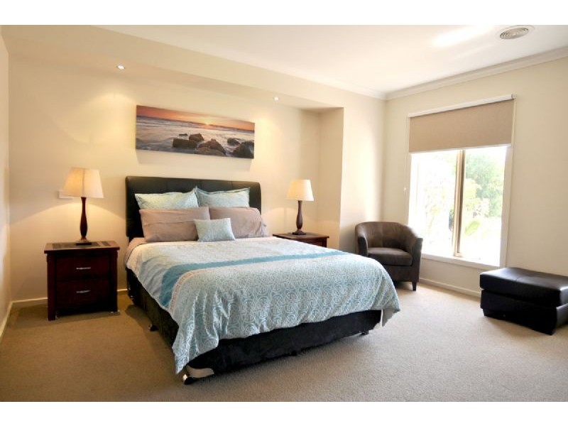18 Outrigger Drive, Inverloch VIC 3996